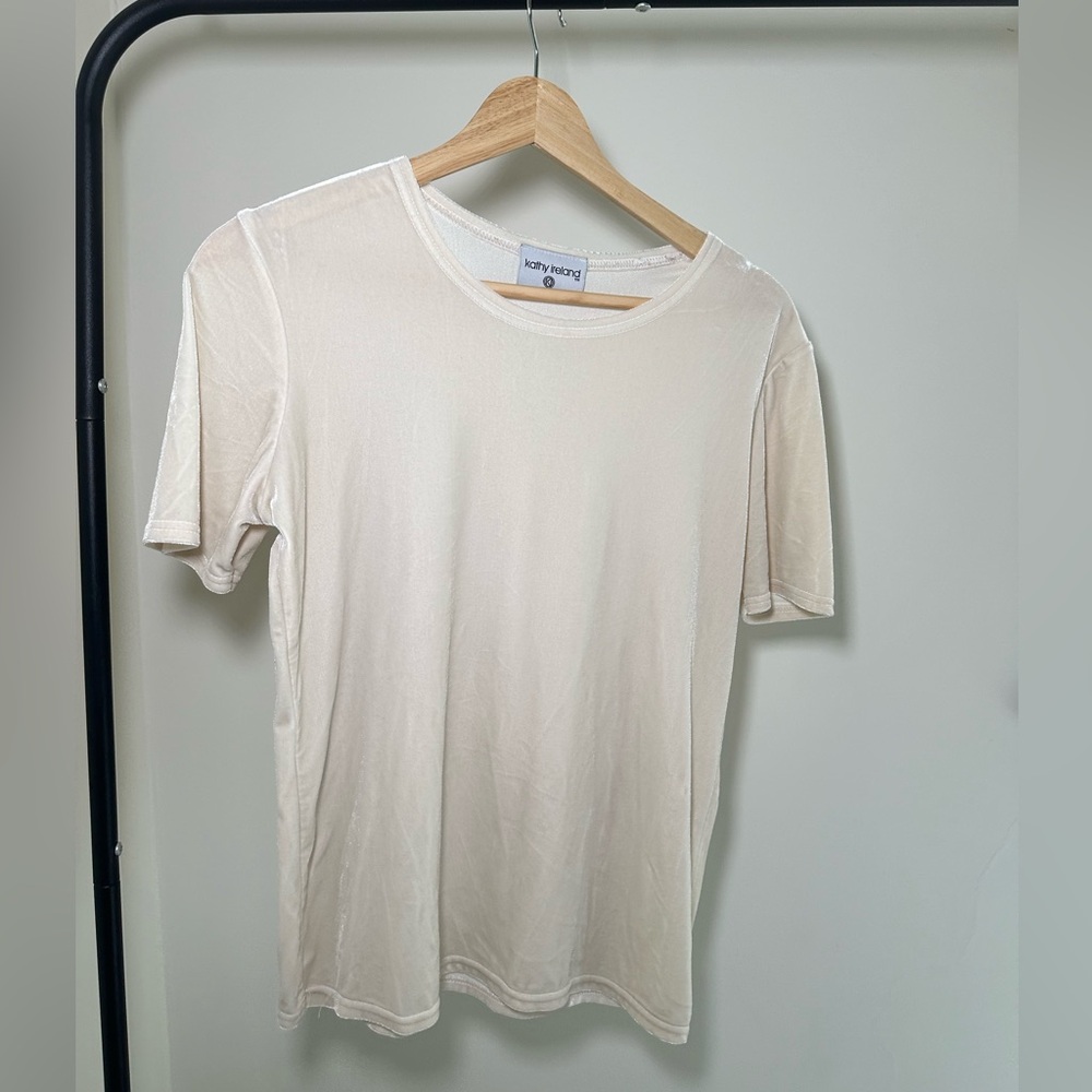 White Velvety short-sleeve tee